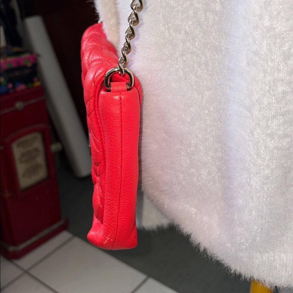 Kate Spade  Crossbody Bag  quilted leather  Red  turn lock  chain strap detail - Picture 6 of 17